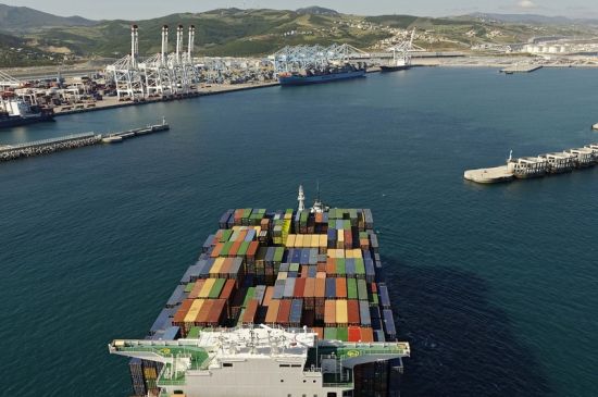 Tarifas globales de contenedores suben 3% por alzas en rutas transpacíficas: Drewry